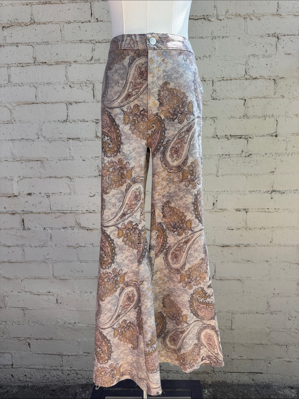 Free People We The Free Just Float On Flare Jeans Limestone Paisley Size 26 - Picture 4 of 16